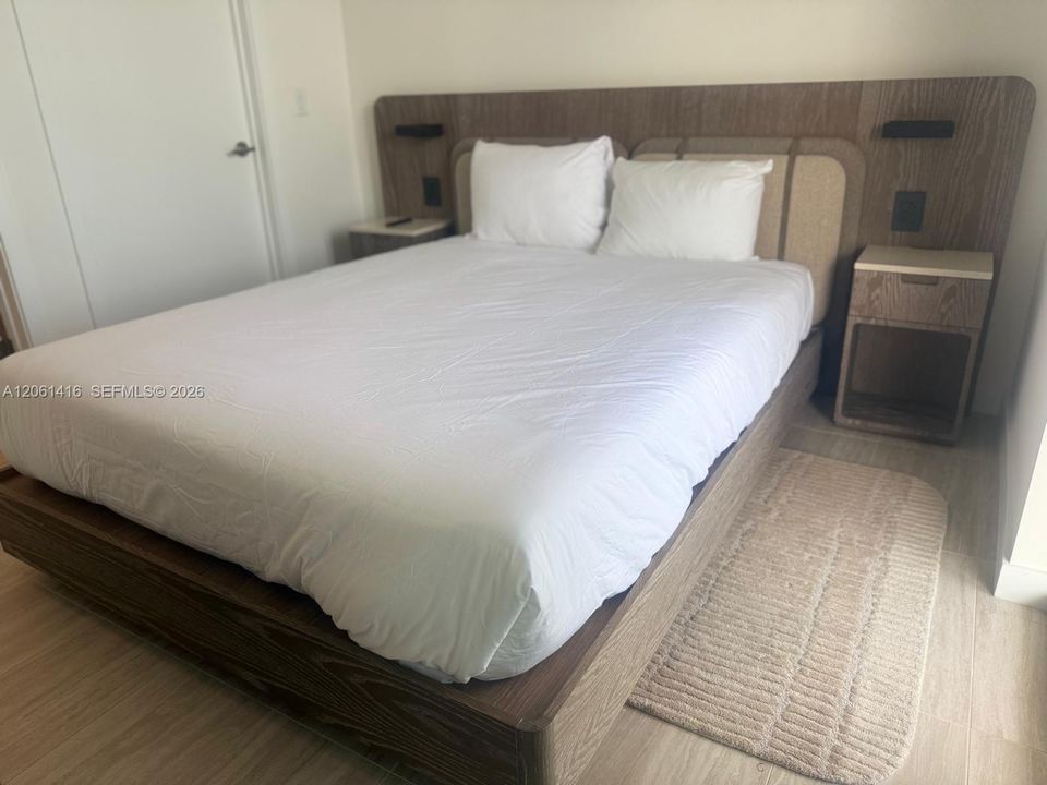 В аренду: $9,900 (2 спален, 2 ванн, 0 Квадратных фут)