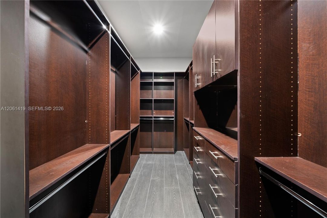 В аренду: $27,000 (7 спален, 8 ванн, 5797 Квадратных фут)