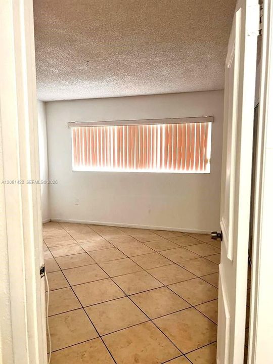 В аренду: $2,250 (2 спален, 1 ванн, 925 Квадратных фут)