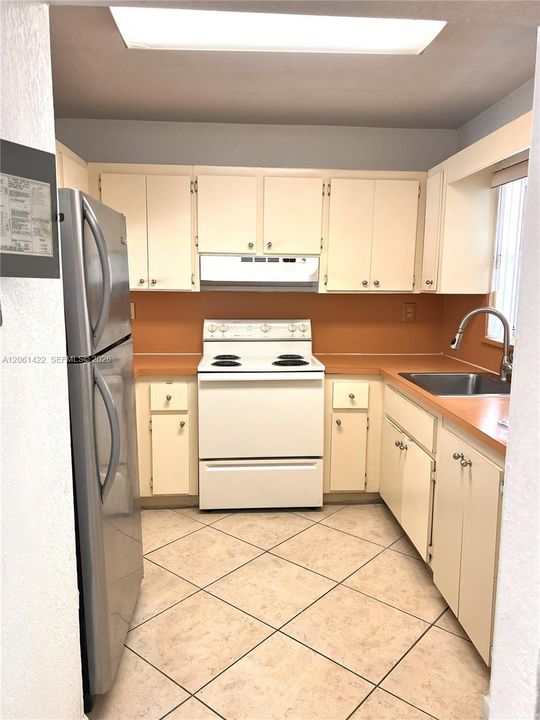 В аренду: $2,250 (2 спален, 1 ванн, 925 Квадратных фут)