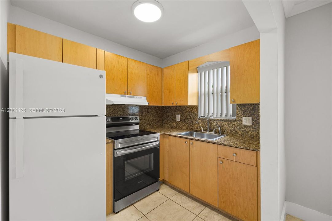 В аренду: $2,195 (2 спален, 1 ванн, 950 Квадратных фут)