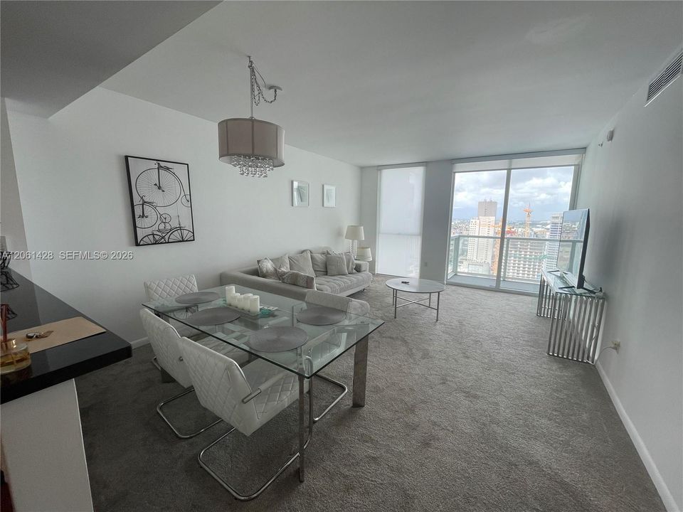 В аренду: $2,800 (1 спален, 1 ванн, 806 Квадратных фут)