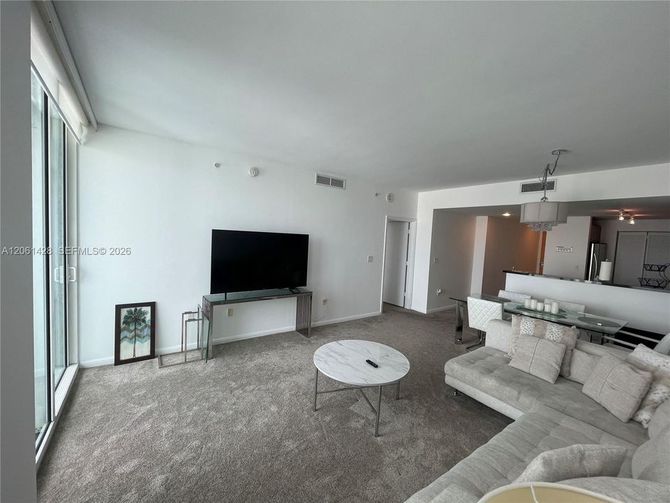 В аренду: $2,800 (1 спален, 1 ванн, 806 Квадратных фут)