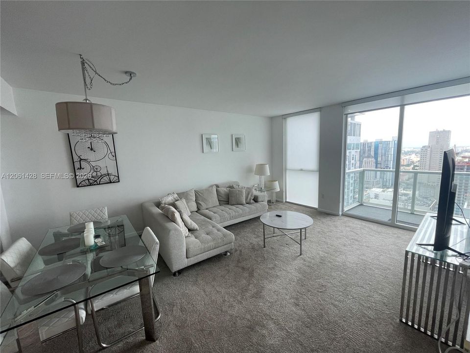 В аренду: $2,800 (1 спален, 1 ванн, 806 Квадратных фут)