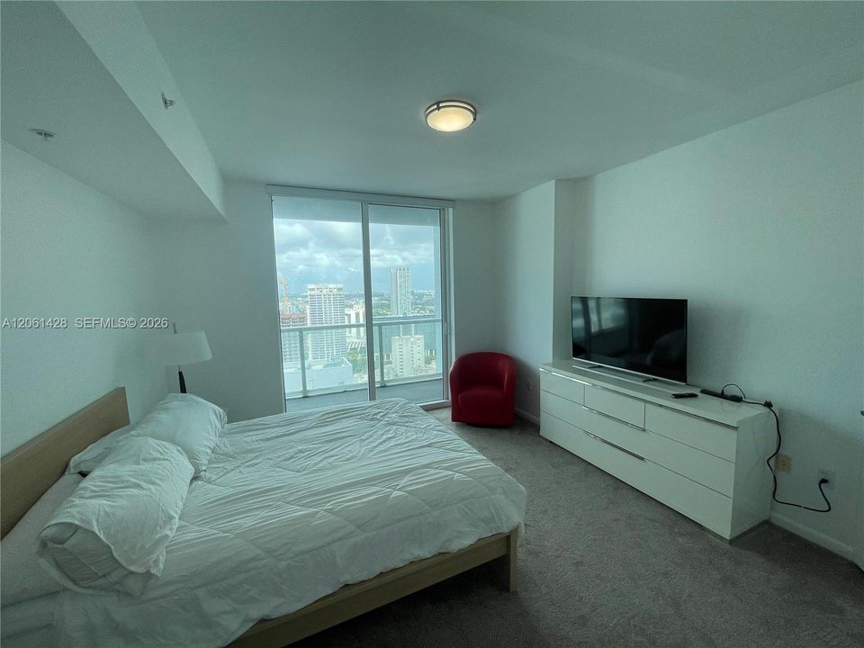 В аренду: $2,800 (1 спален, 1 ванн, 806 Квадратных фут)