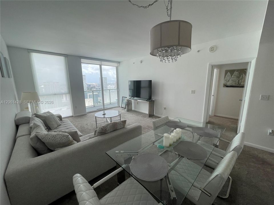 В аренду: $2,800 (1 спален, 1 ванн, 806 Квадратных фут)