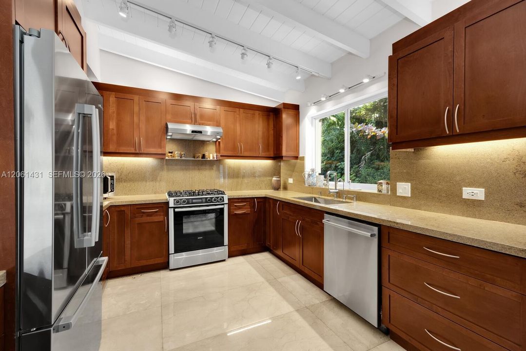 For Rent: $7,100 (2 beds, 2 baths, 1840 Square Feet)