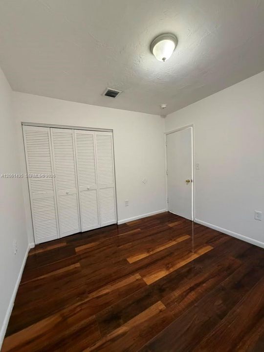 В аренду: $1,800 (2 спален, 1 ванн, 1431 Квадратных фут)