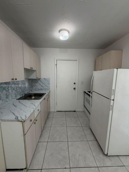 В аренду: $1,800 (2 спален, 1 ванн, 1431 Квадратных фут)