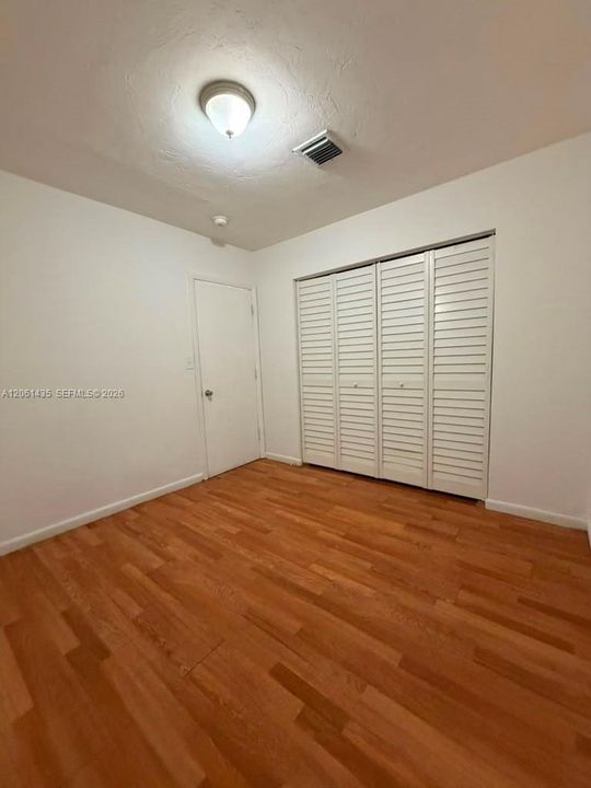 В аренду: $1,800 (2 спален, 1 ванн, 1431 Квадратных фут)