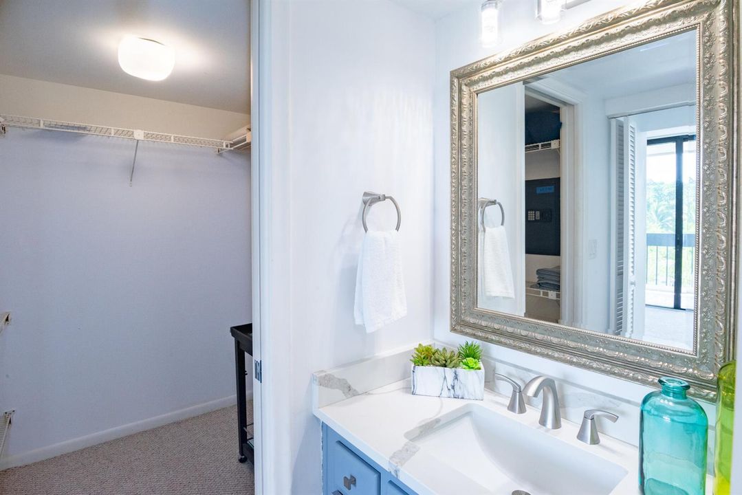 © Clark-2400 Presidential Way 302-014