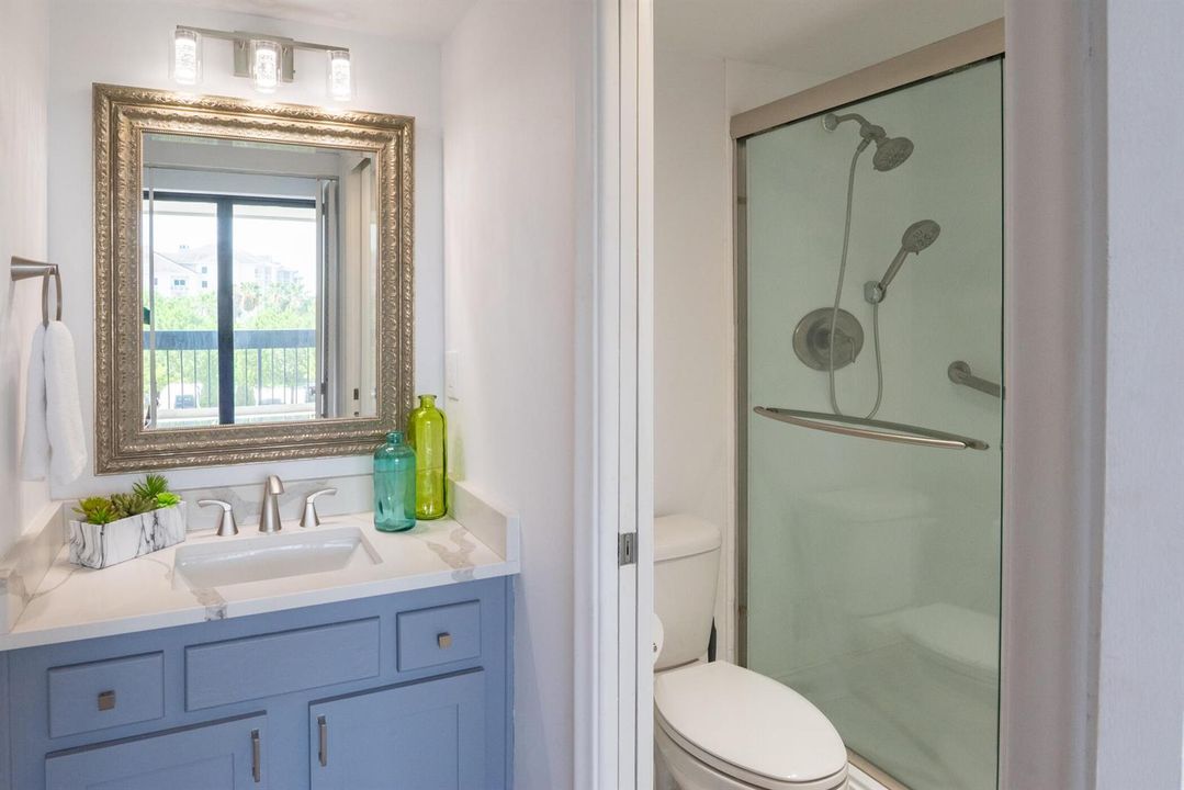 © Clark-2400 Presidential Way 302-013