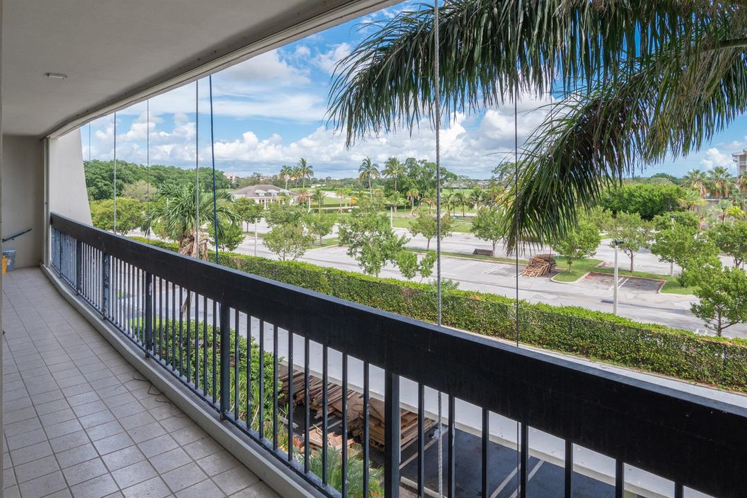 2400 Presidential Way-302-028