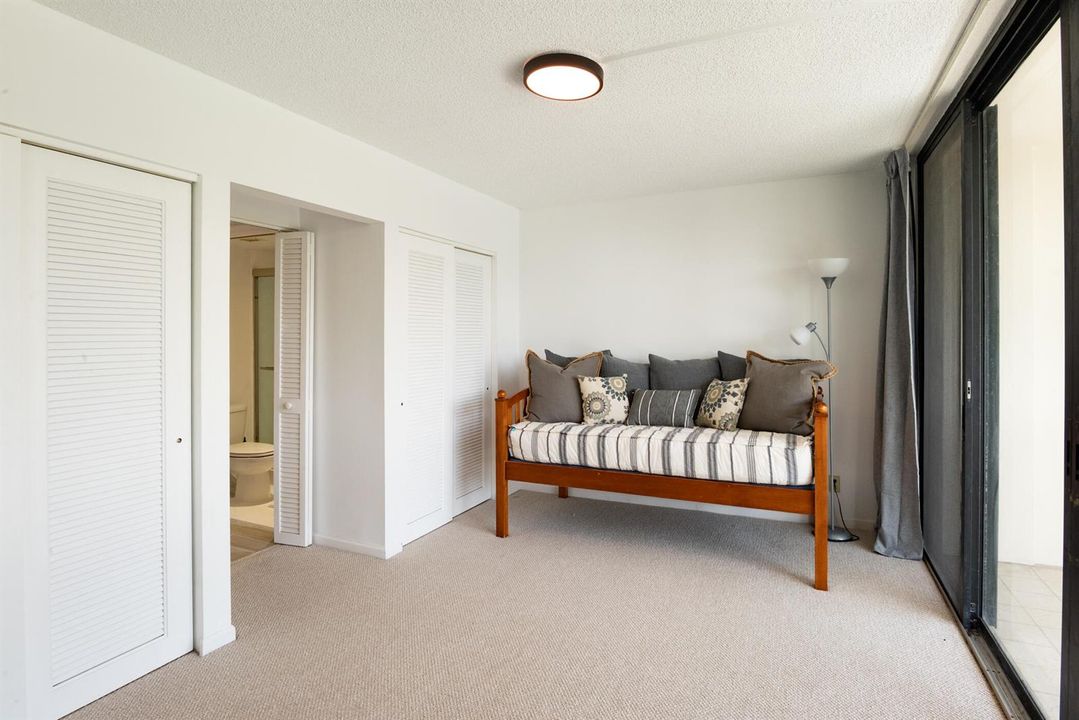 © Clark-2400 Presidential Way 302-012