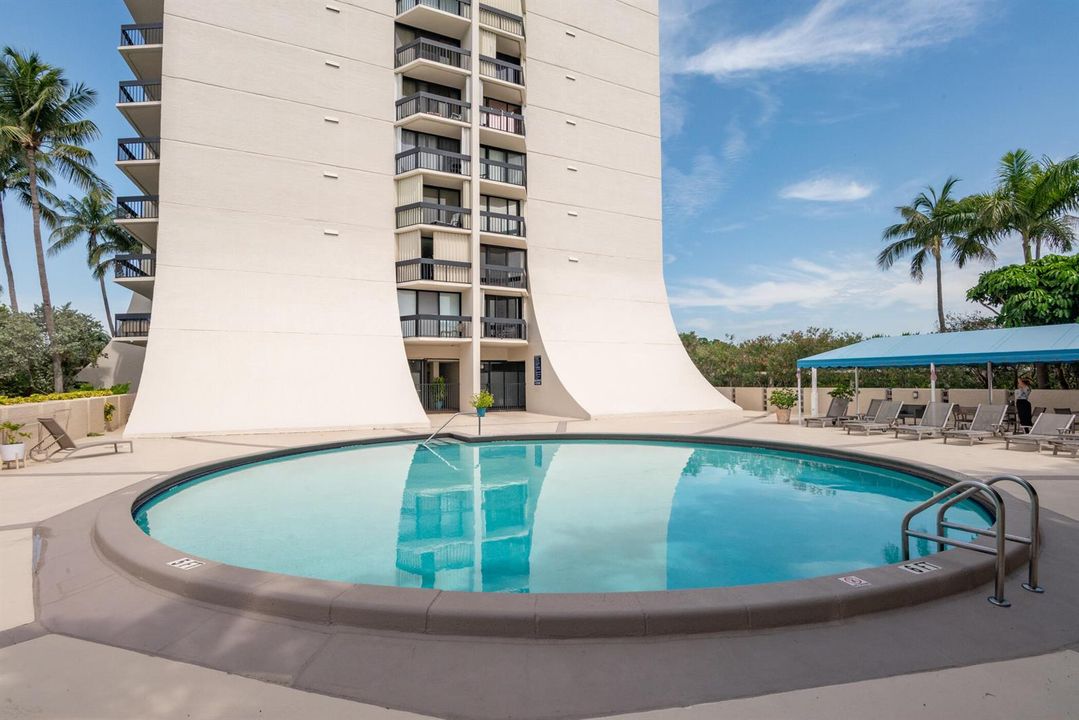© Clark-2400 Presidential Way 302-023