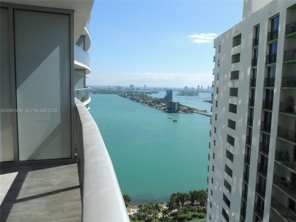 For Sale: $525,000 (1 beds, 1 baths, 745 Square Feet)