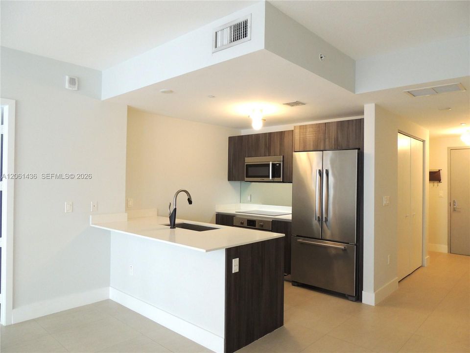 For Sale: $525,000 (1 beds, 1 baths, 745 Square Feet)