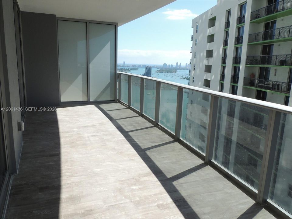 For Sale: $525,000 (1 beds, 1 baths, 745 Square Feet)