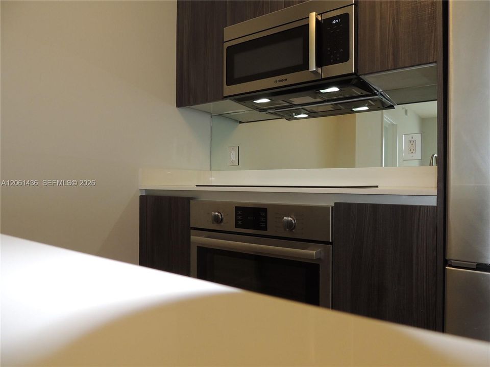 For Sale: $525,000 (1 beds, 1 baths, 745 Square Feet)
