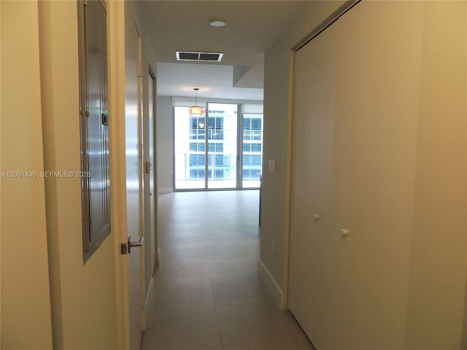 For Sale: $525,000 (1 beds, 1 baths, 745 Square Feet)