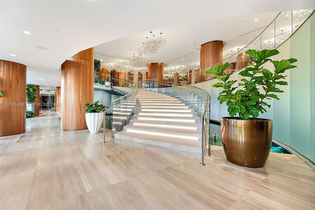 For Sale: $525,000 (1 beds, 1 baths, 745 Square Feet)