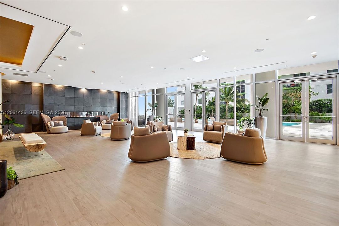 For Sale: $525,000 (1 beds, 1 baths, 745 Square Feet)