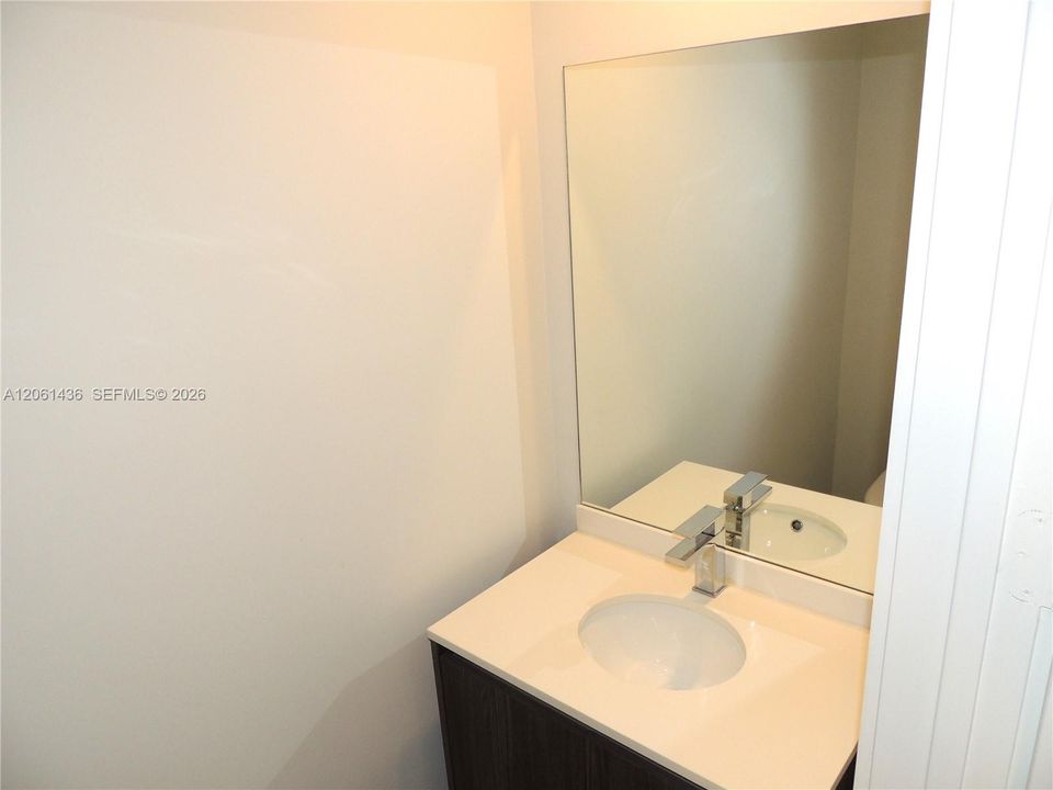 For Sale: $525,000 (1 beds, 1 baths, 745 Square Feet)