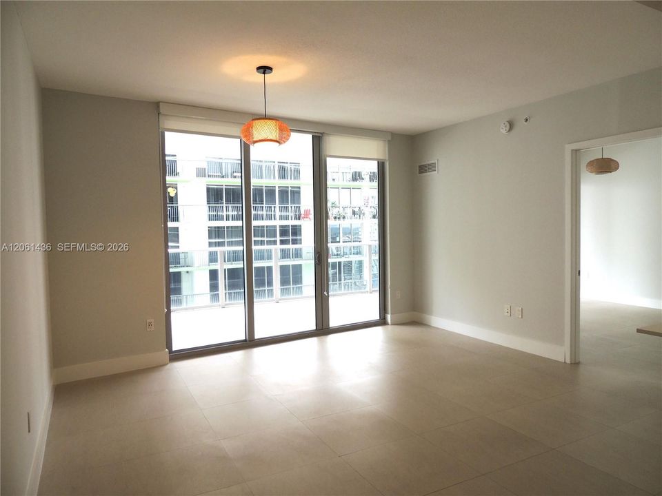 For Sale: $525,000 (1 beds, 1 baths, 745 Square Feet)