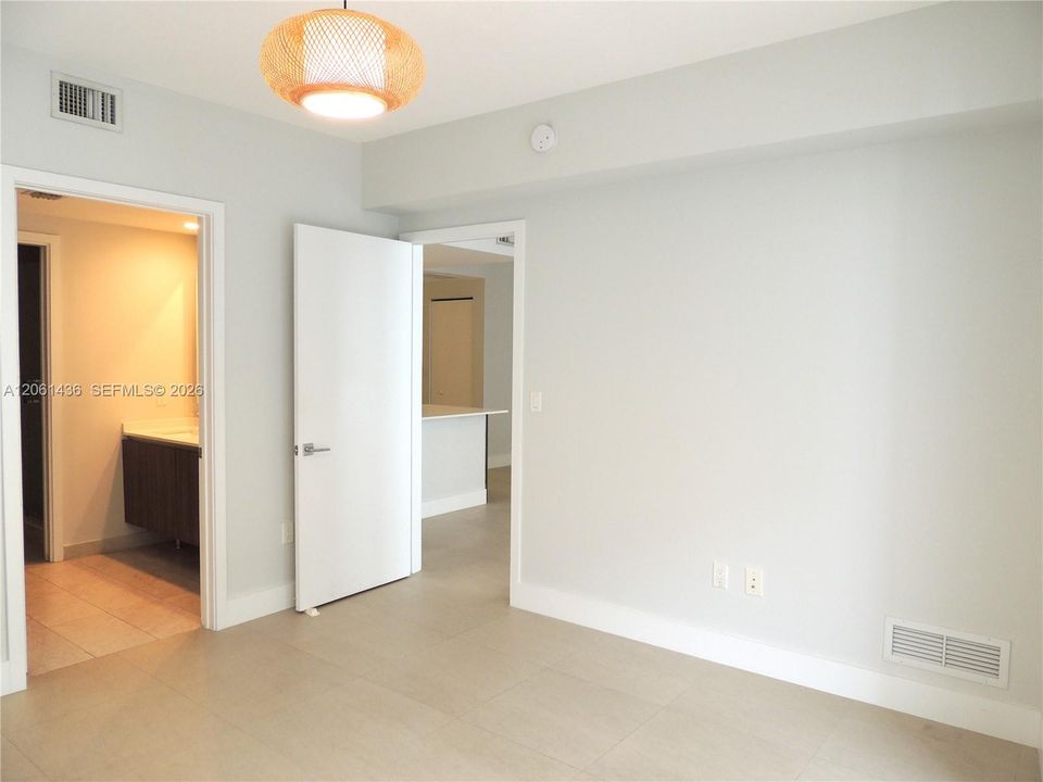 For Sale: $525,000 (1 beds, 1 baths, 745 Square Feet)