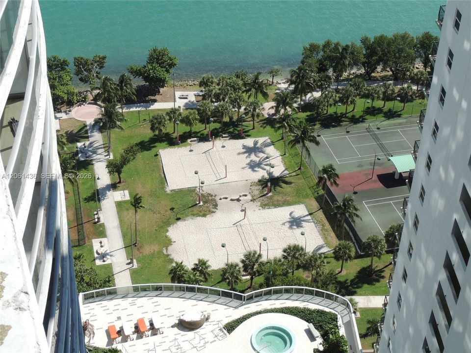 For Sale: $525,000 (1 beds, 1 baths, 745 Square Feet)