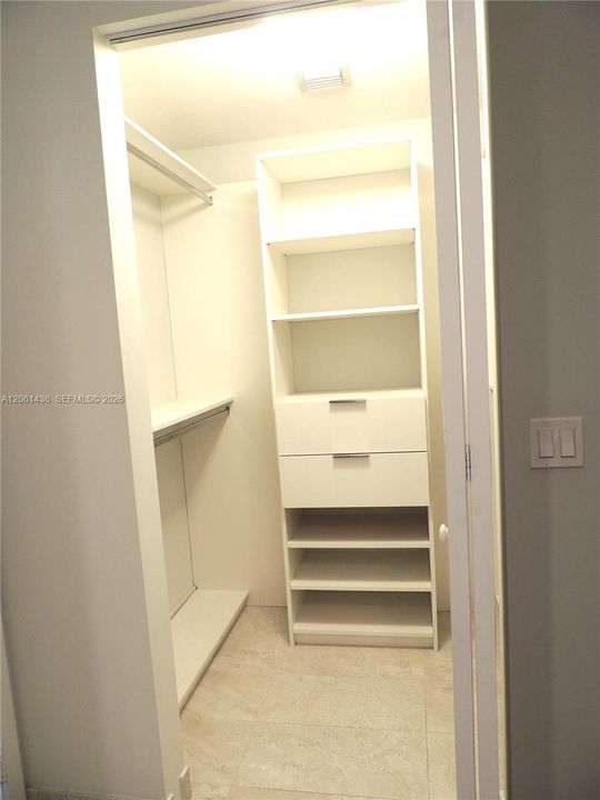 For Sale: $525,000 (1 beds, 1 baths, 745 Square Feet)