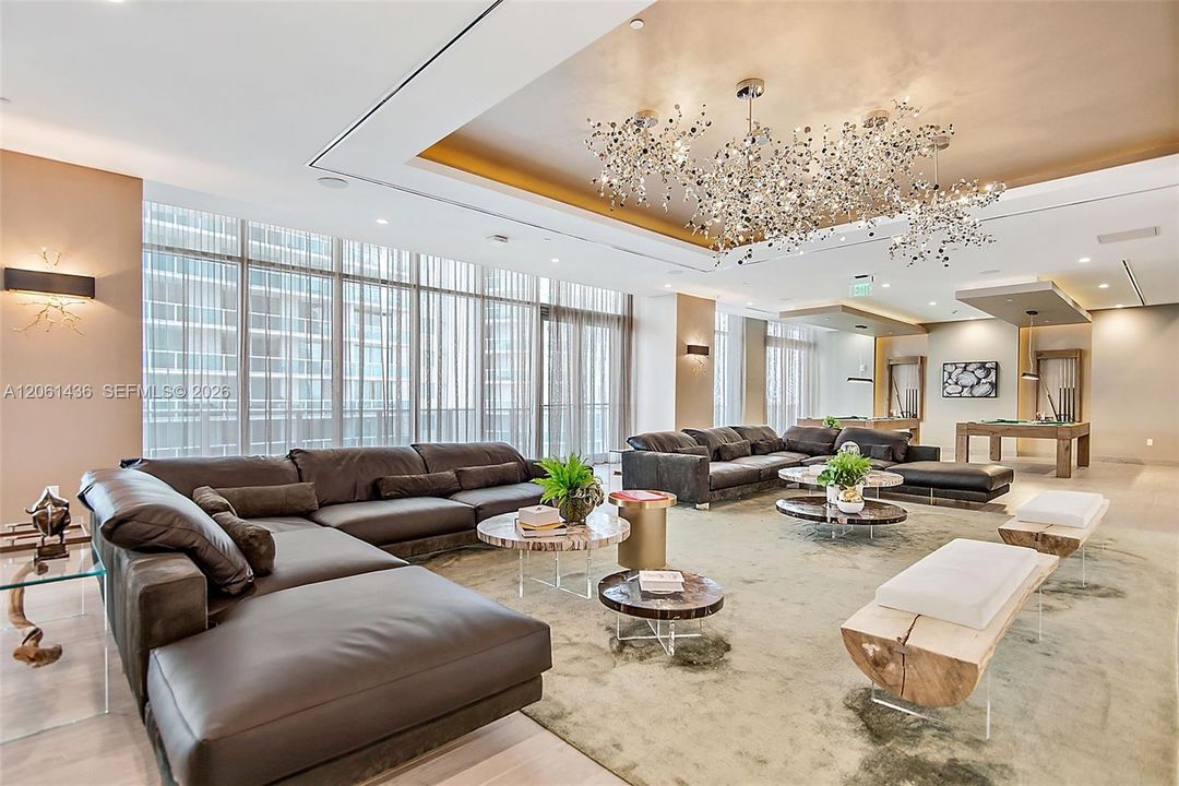 For Sale: $525,000 (1 beds, 1 baths, 745 Square Feet)