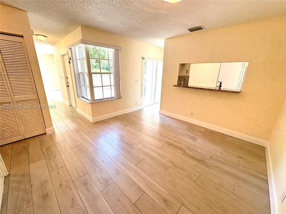 В аренду: $3,300 (3 спален, 2 ванн, 1666 Квадратных фут)