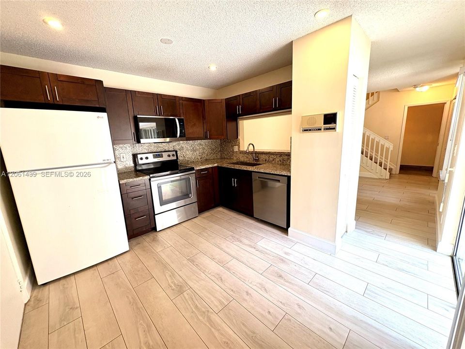 В аренду: $3,300 (3 спален, 2 ванн, 1666 Квадратных фут)