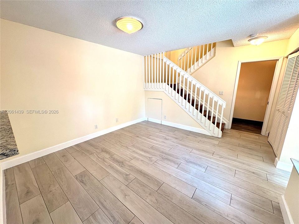 В аренду: $3,300 (3 спален, 2 ванн, 1666 Квадратных фут)