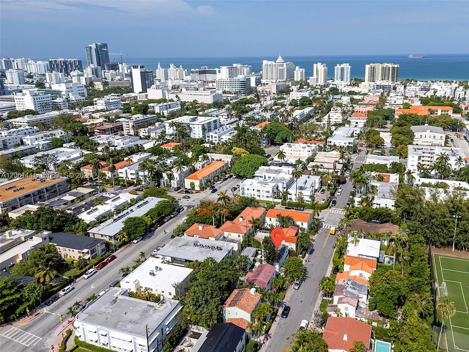 На продажу: $1,895,000 (5 спален, 5 ванн, 2410 Квадратных фут)