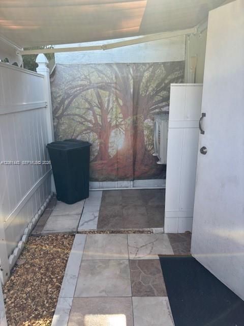 For Rent: $1,000 (1 beds, 1 baths, 1764 Square Feet)