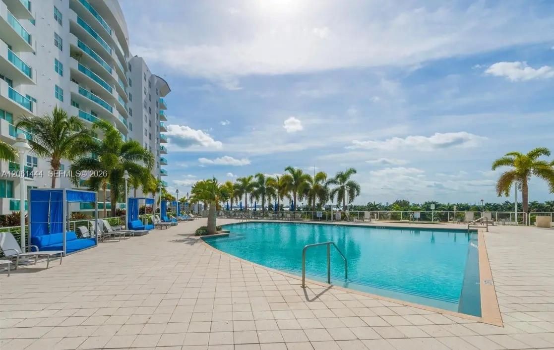 En Venta: $514,999 (2 camas, 2 baños, 1251 Pies cuadrados)