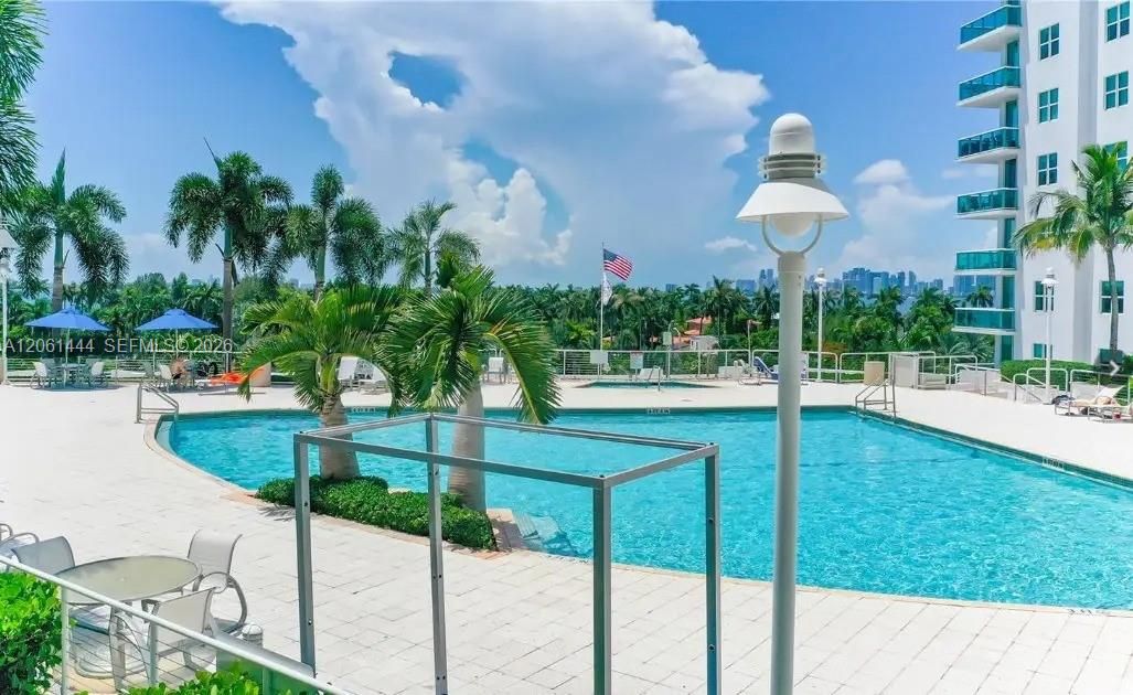 En Venta: $514,999 (2 camas, 2 baños, 1251 Pies cuadrados)