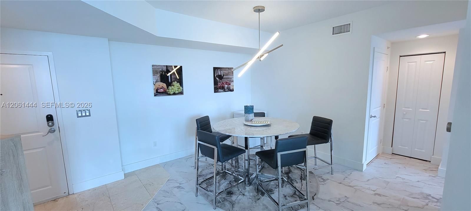 En Venta: $514,999 (2 camas, 2 baños, 1251 Pies cuadrados)