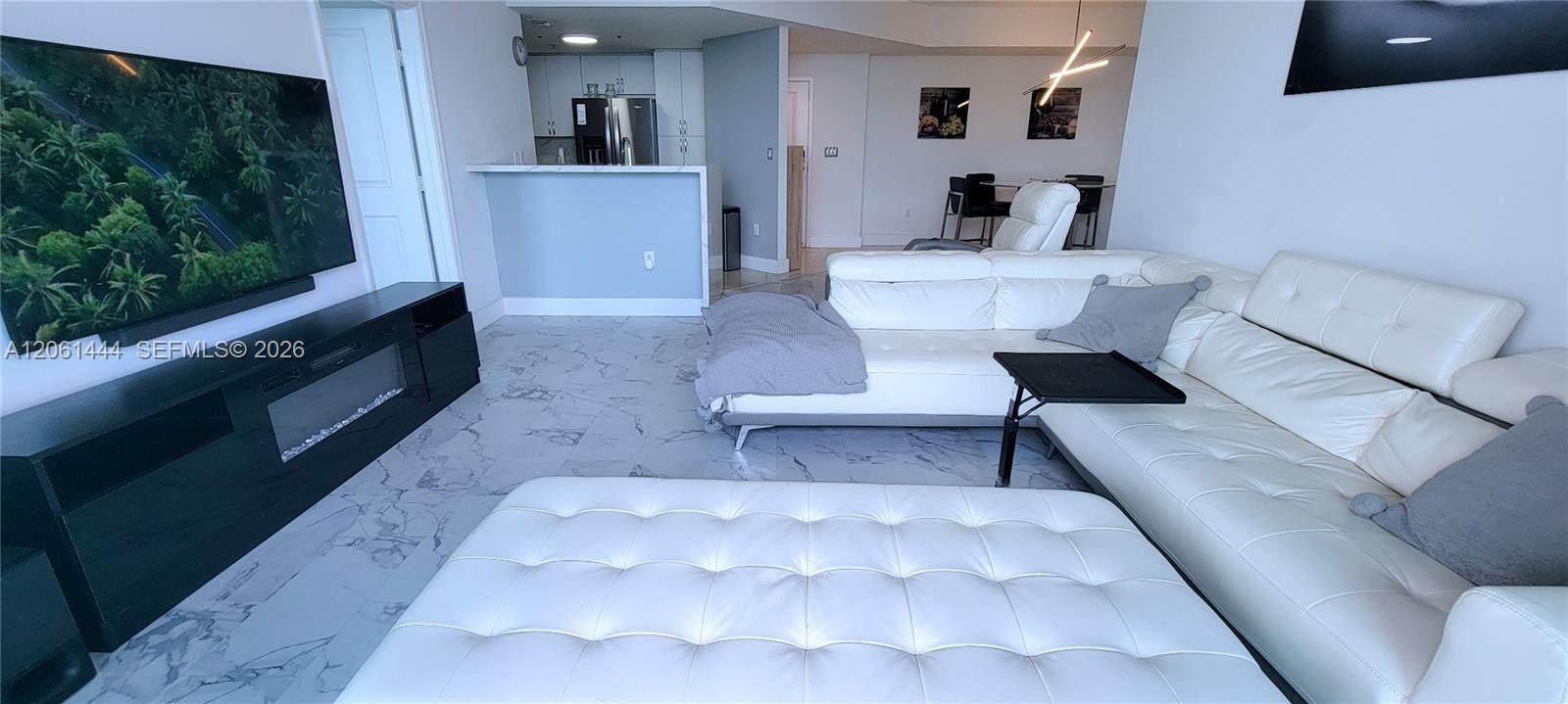 En Venta: $514,999 (2 camas, 2 baños, 1251 Pies cuadrados)