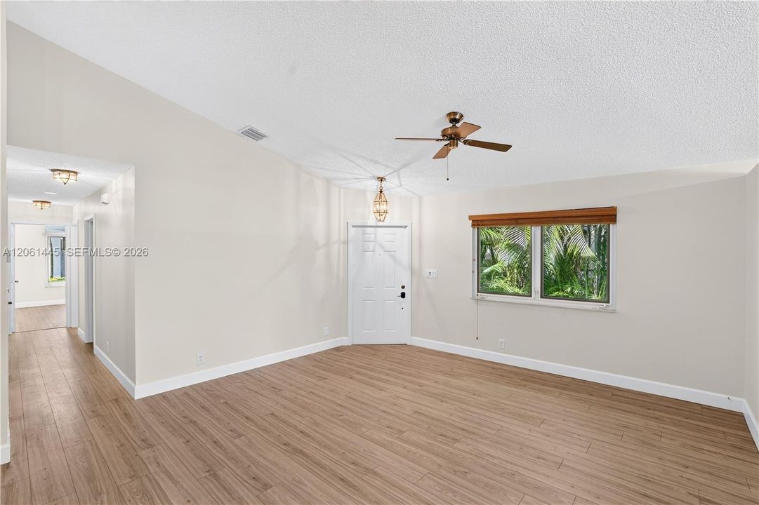 En Venta: $669,000 (3 camas, 2 baños, 1546 Pies cuadrados)