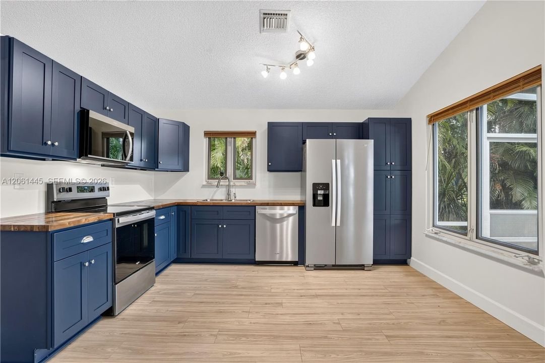 En Venta: $669,000 (3 camas, 2 baños, 1546 Pies cuadrados)