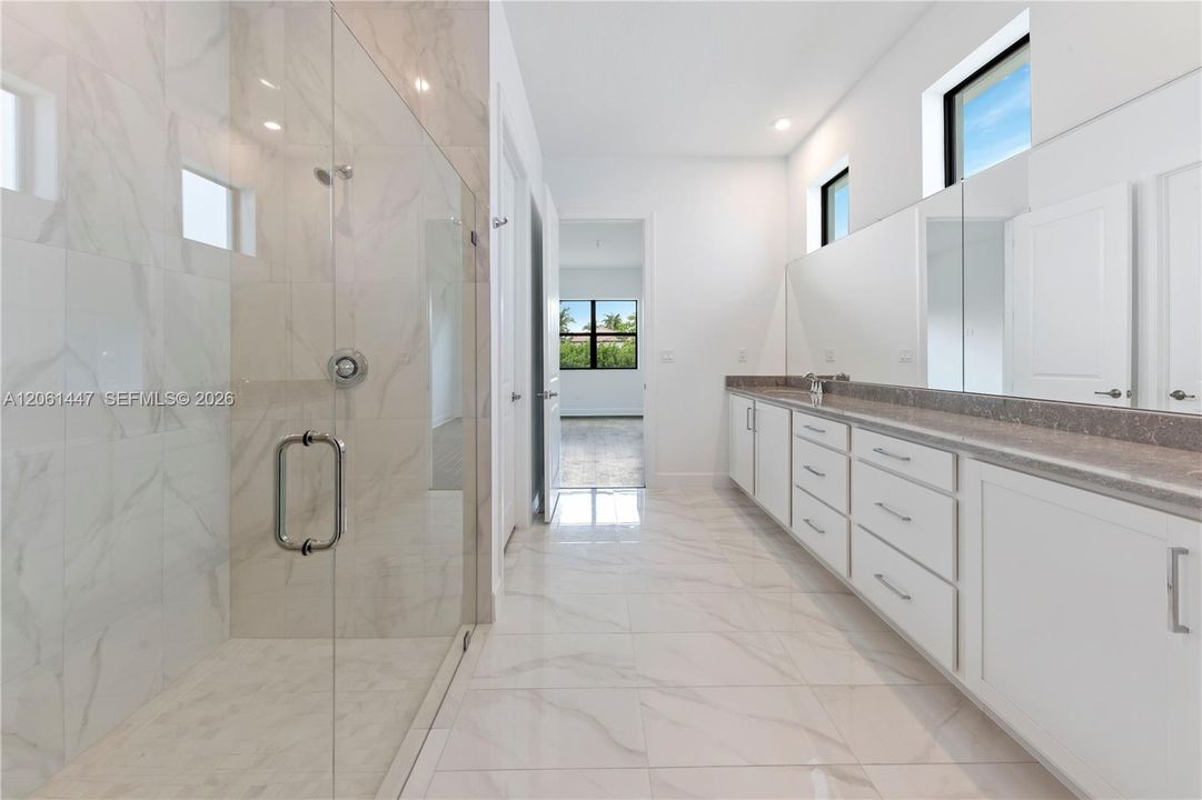 В аренду: $5,900 (3 спален, 3 ванн, 2367 Квадратных фут)