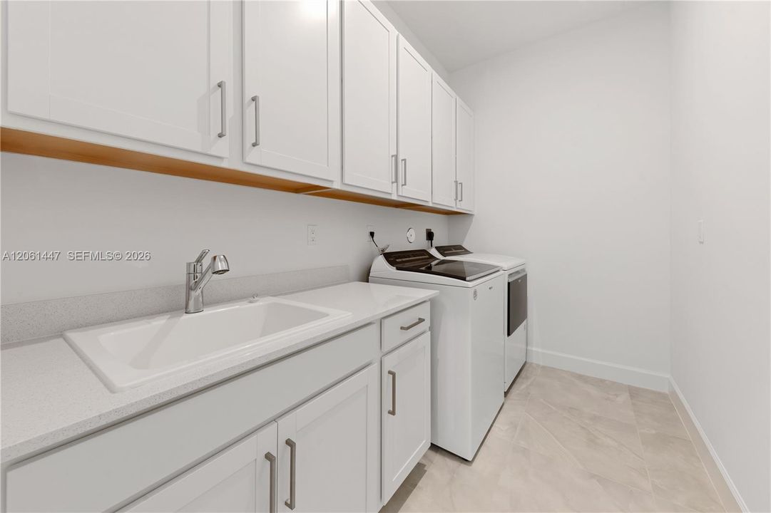В аренду: $5,900 (3 спален, 3 ванн, 2367 Квадратных фут)