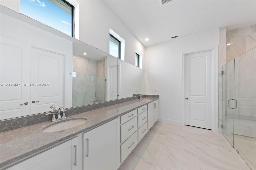 В аренду: $5,900 (3 спален, 3 ванн, 2367 Квадратных фут)