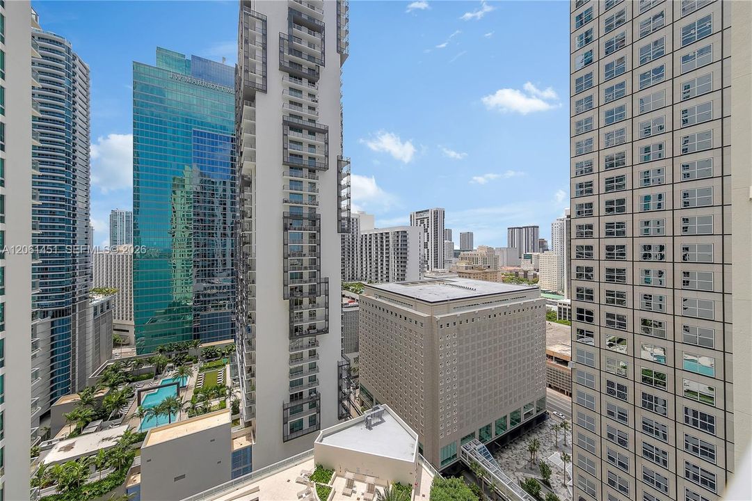 For Sale: $395,000 (1 beds, 1 baths, 539 Square Feet)