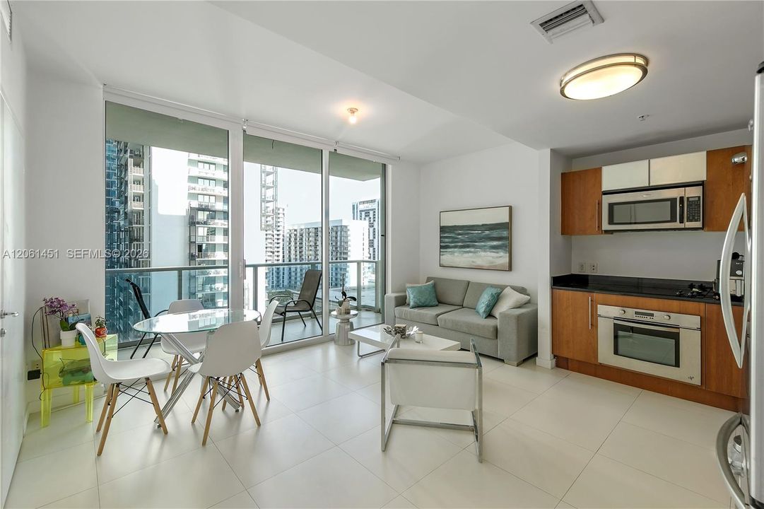 For Sale: $395,000 (1 beds, 1 baths, 539 Square Feet)