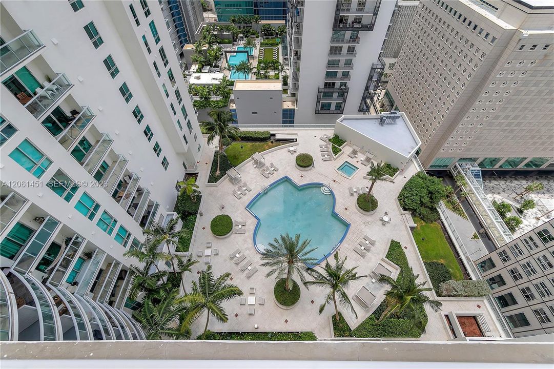 For Sale: $395,000 (1 beds, 1 baths, 539 Square Feet)