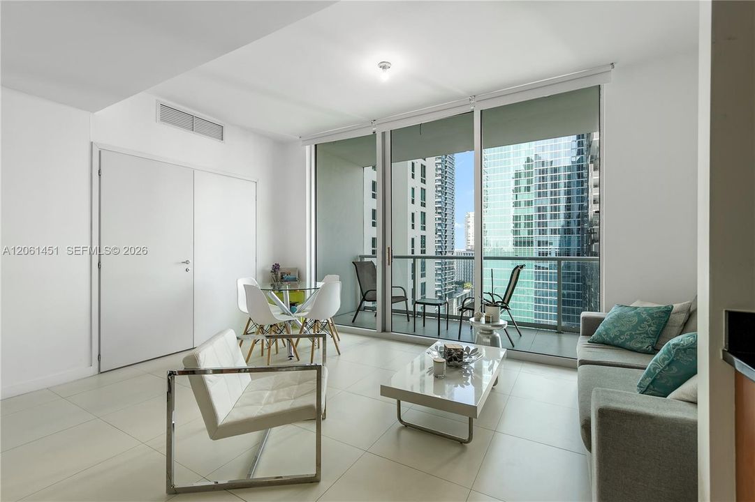 For Sale: $395,000 (1 beds, 1 baths, 539 Square Feet)